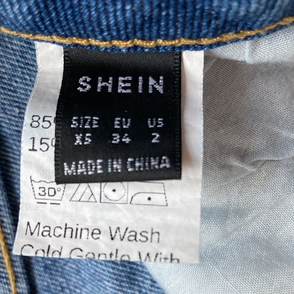 🛍️SHEIN Ripped Jeans🛍️ - Picture 2 of 3